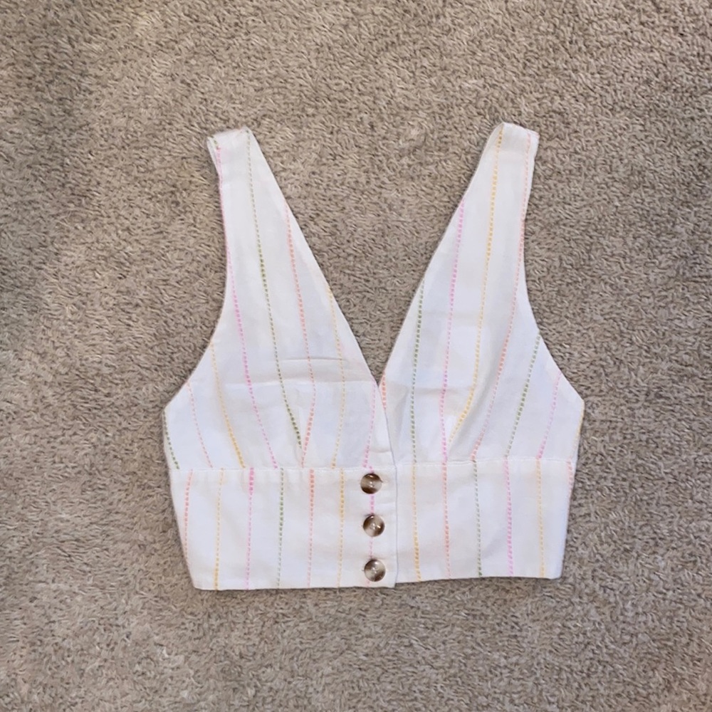 forever 21 linen crop top with three button detailing in the front size small